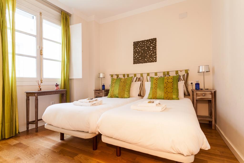 City Rooftop Paradise - Space Maison Apartments إشبيلية الغرفة الصورة