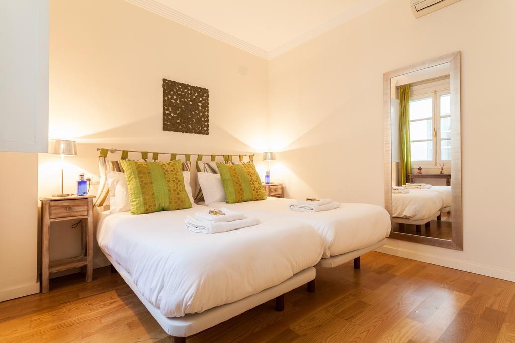 City Rooftop Paradise - Space Maison Apartments إشبيلية الغرفة الصورة
