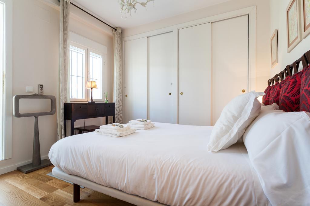 City Rooftop Paradise - Space Maison Apartments إشبيلية الغرفة الصورة